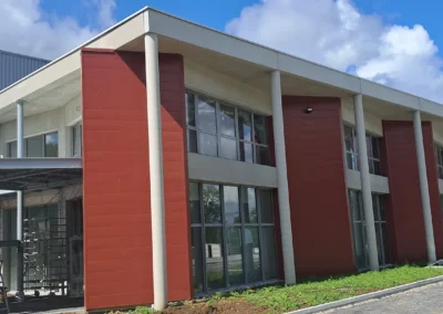 Façade du bâtiment professionnel Whylot dans le Lot