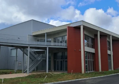Façade du bâtiment professionnel Whylot dans le Lot